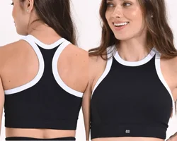 Crop top negro con borde blanco